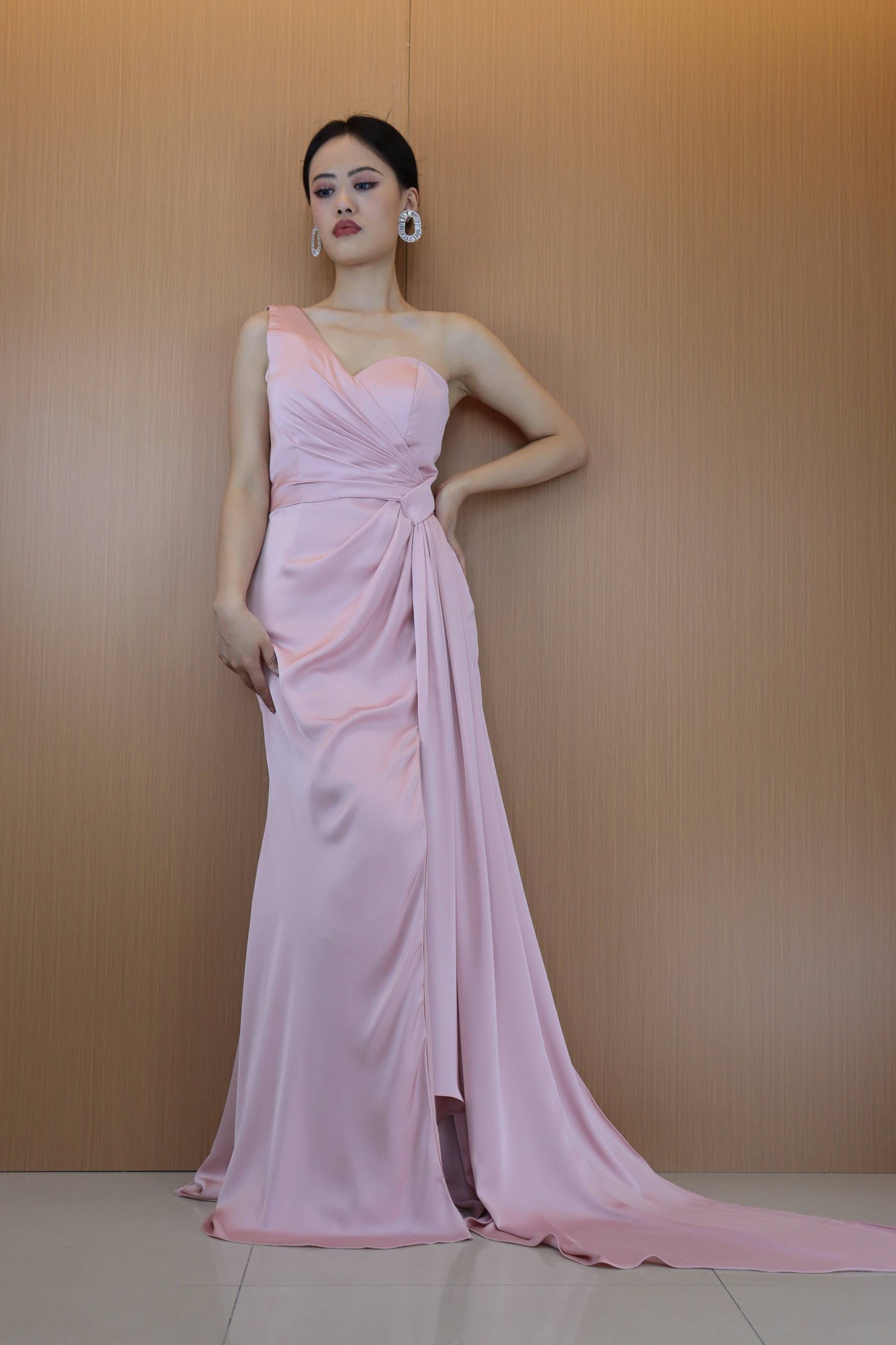 Stiuus Pink Halter Strap Sleeveless Prom Dress With Pleated