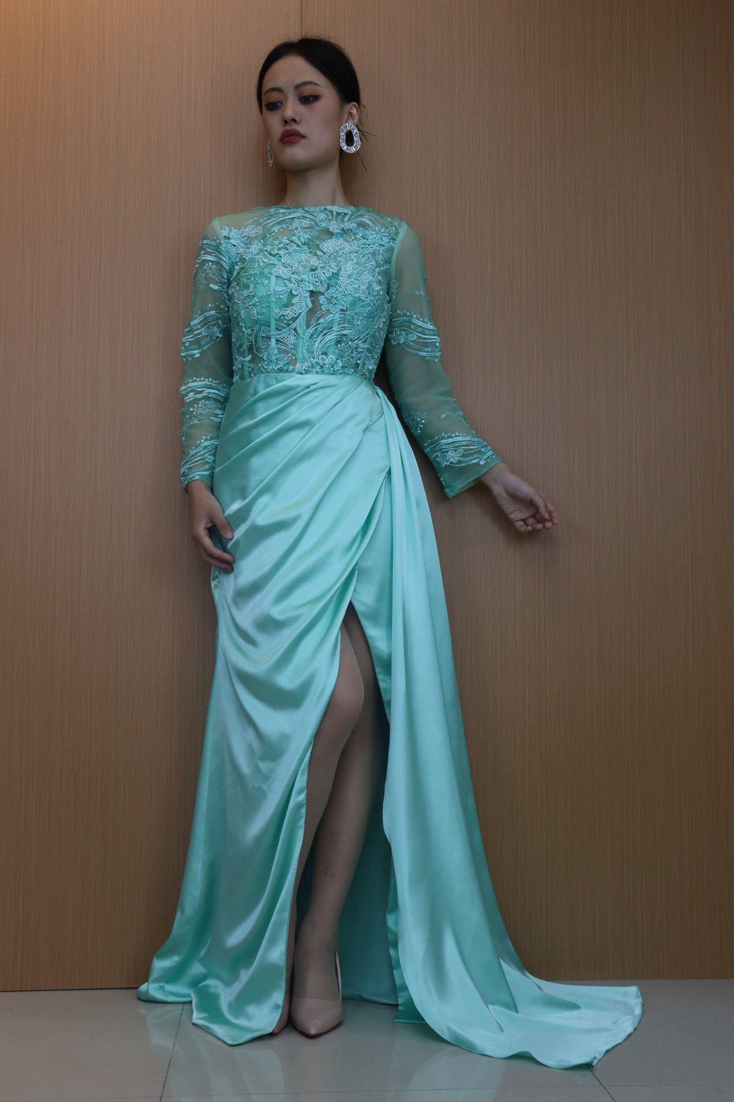 Stiuus Embroidery Applique Split Long Sleeve Long Prom Dress